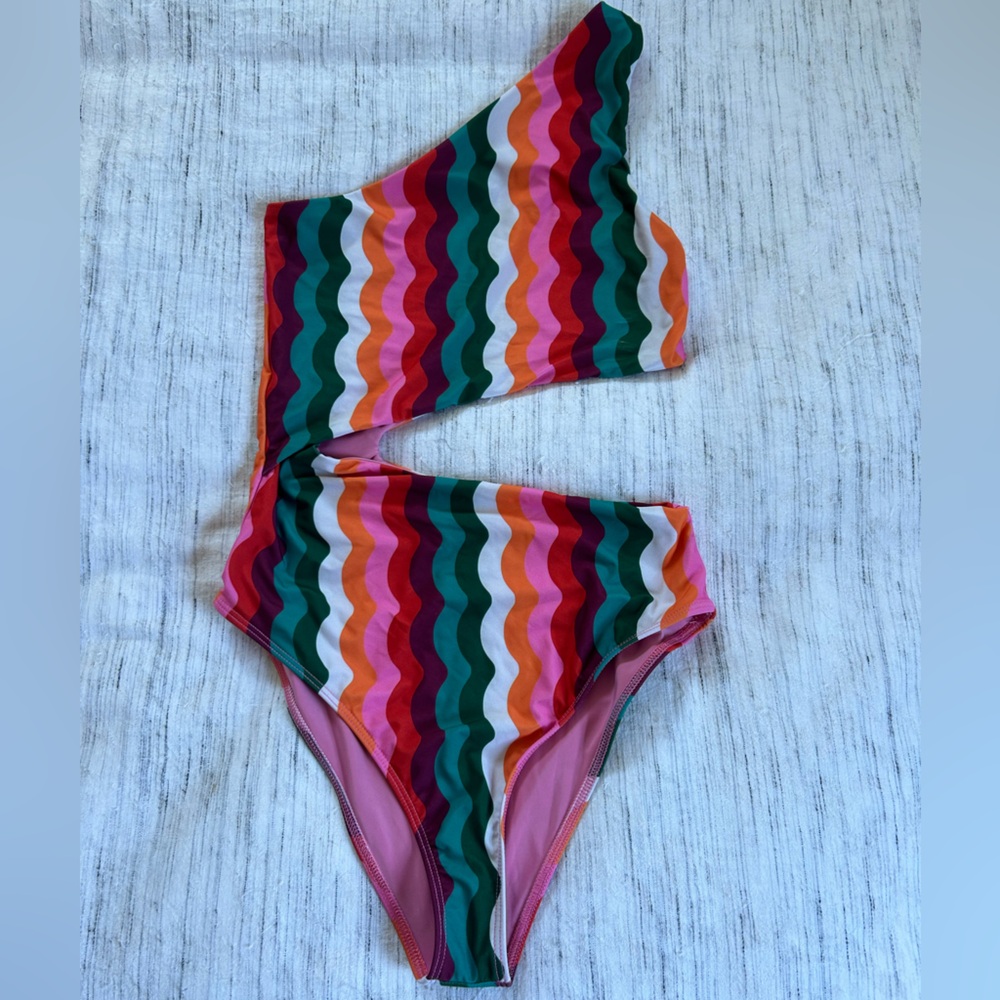 Purchased and got pregnant soon after. I wore maybe three times.